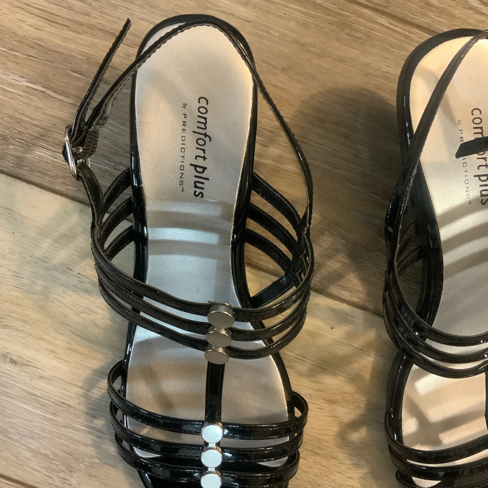 Comfort plus by Predictions Black Strappy Open toe Wedge. Size 8.5 - Picture 2 of 4